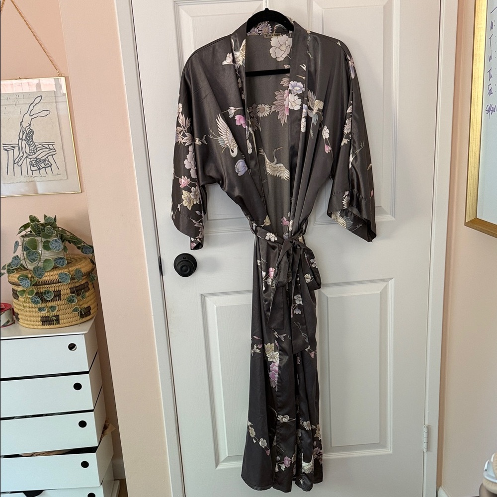 New KIM+ONO silky satin long floral gray washable kimono robe